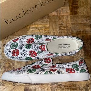 GENTLY USED Bucket Feet Mens Sneakers